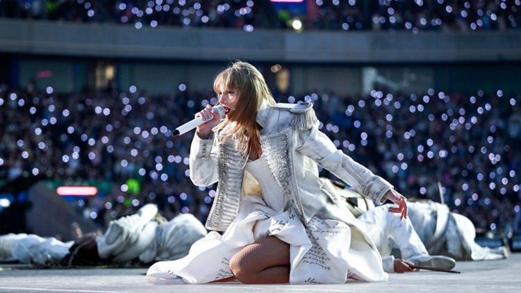 Taylor Swift Stops Edinburgh Eras Tour Show Refuses to Sing Until Fan Gets Help ‘I Can Do This All Night’
