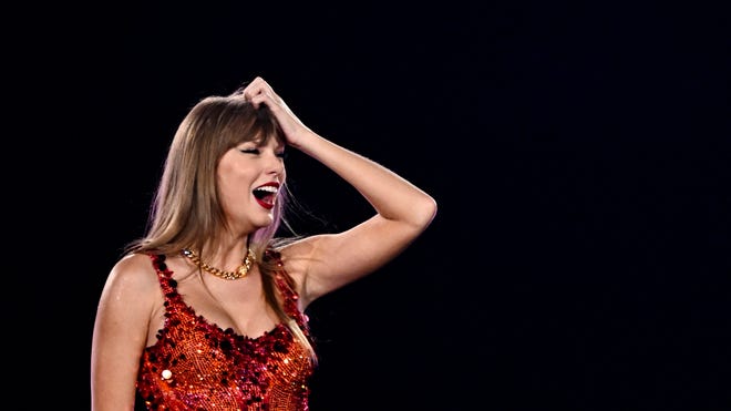 Taylor Swift sings I Can See You in Liverpool where she shot video
