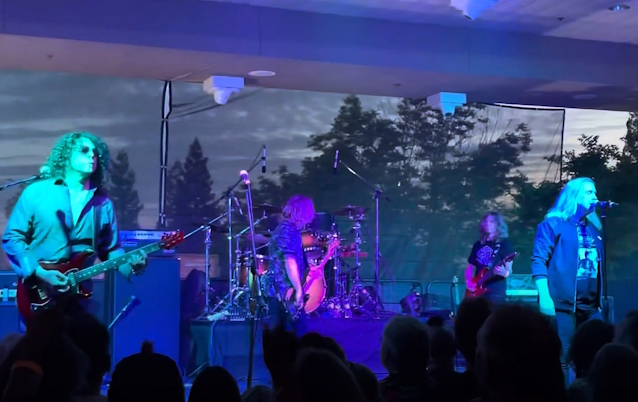 Watch ANDREW FREEMAN Replace JACK RUSSELL At JACK RUSSELL’S GREAT WHITE Concert