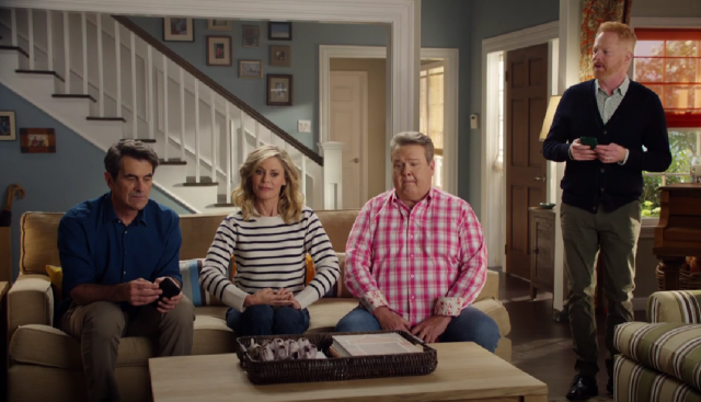 Modern Family stars reunite in WhatsApp ad discussing blue vs green text bubble users