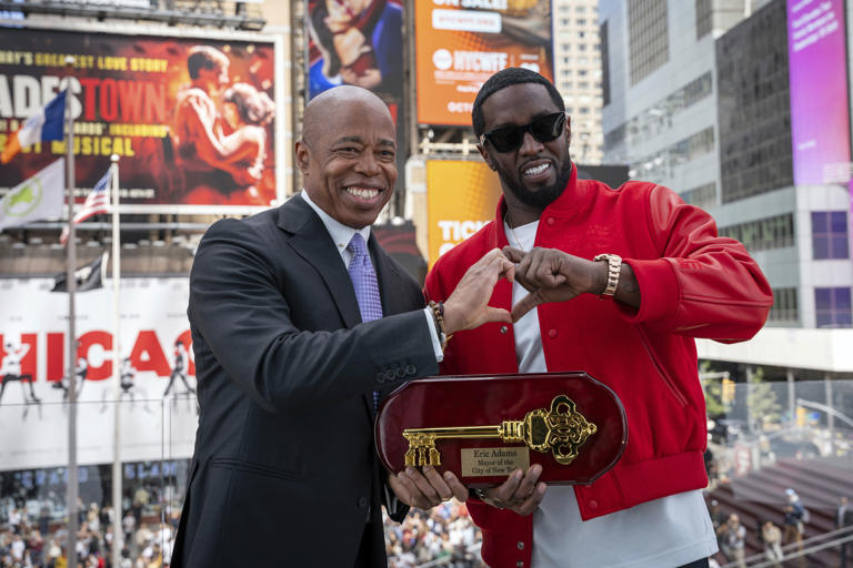 Sean Diddy Combs returns key to NYC after video of him attacking singer Cassie surfaces