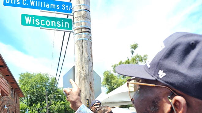 Otis Williams Street unveiled in Detroit as Temptations founder thrilled