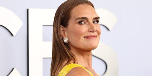 Brooke Shields Rocks Surprising Footwear To Tonys And We’re Here For It