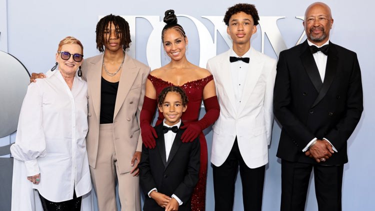 Tony Awards 2024 Alicia Keys Shares Red Carpet with Family