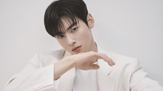 Fans in Mexico City flood streets to glimpse Cha Eun Woo