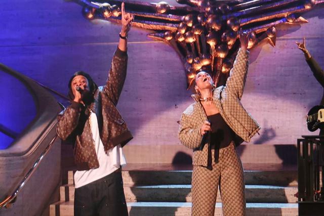 Alicia Keys and Jay-Z Surprise Tonys Audience