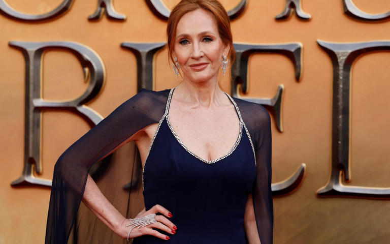 100 Actresses Reject Play Criticizing JK Rowling