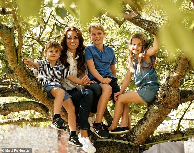 Warm Exchange Between Princess Kate’s Mom and William at Royal Ascot