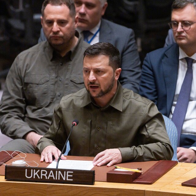 Zelenskyy Criticizes Ukrainian Officials Neglecting War Responsibilities