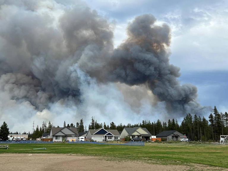 Oregon wildfire expands to 2415 acres prompting emergency declaration