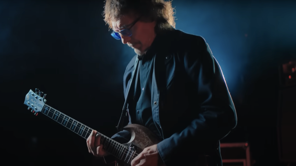 TONY IOMMI Names The BLACK SABBATH Riffs He Instantly Knew Were Exceptional
