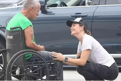 Jennifer Garner Helps Paparazzo Create Kindness for Homeless Man