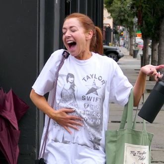 Alyson Hannigan reacts to Taylor Swift’s American Pie song reference