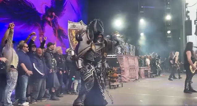 Fans Join HAMMERFALL for ‘Hail to the King’ at SWEDEN ROCK FESTIVAL