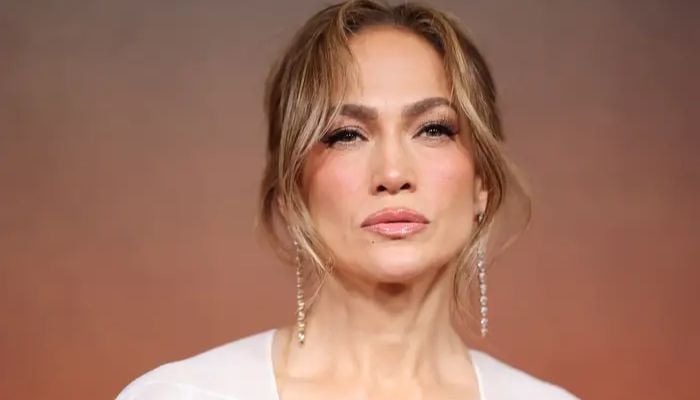 Jennifer Lopez Spotted Wearing Wedding Ring Amid Home Sale